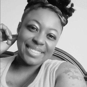 Meet your Posher, Tee